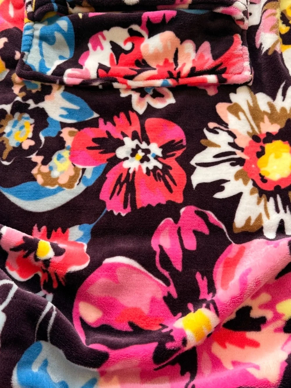 Vera Bradley Fleece Travel Blanket Floral Pink Purple Multicolor